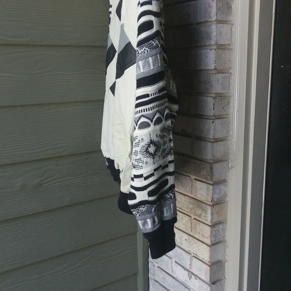 Men's Geometric Crewneck Sweater in Black and Gray